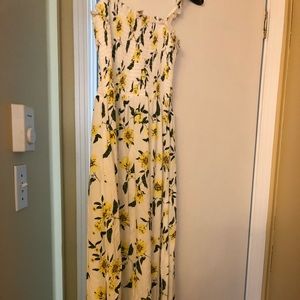 Adorable Aeropostale brand sundress! Size small! Sunflowers 🌻